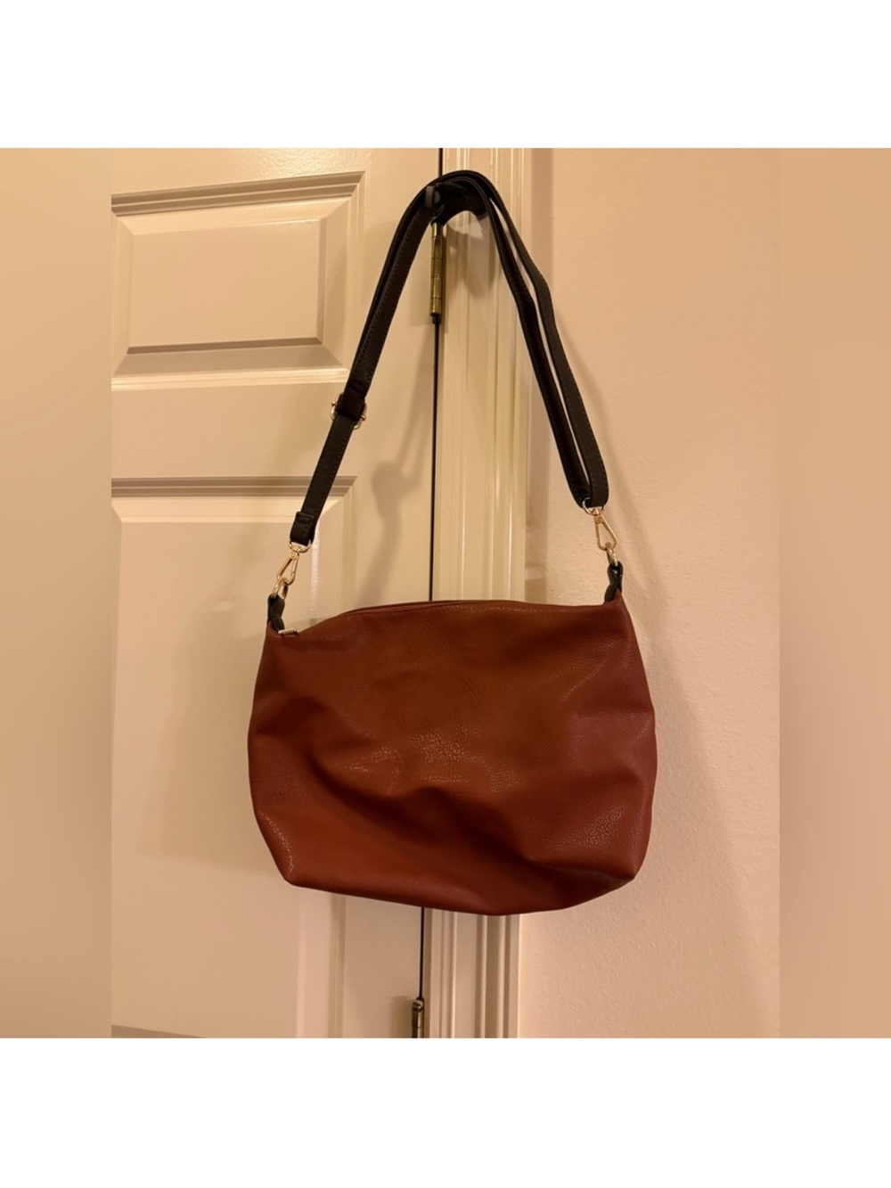 Classic Brown Shoulder Bag with Adjustable Strap